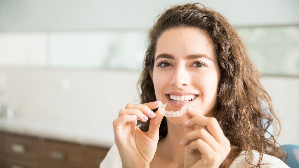 How Should You Clean and Maintain Your Clear Aligners? 7 Clear Aligners